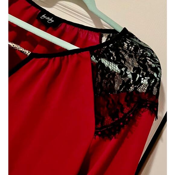 Crimson and Black Women's Blouse Size XL - Picture 5 of 9